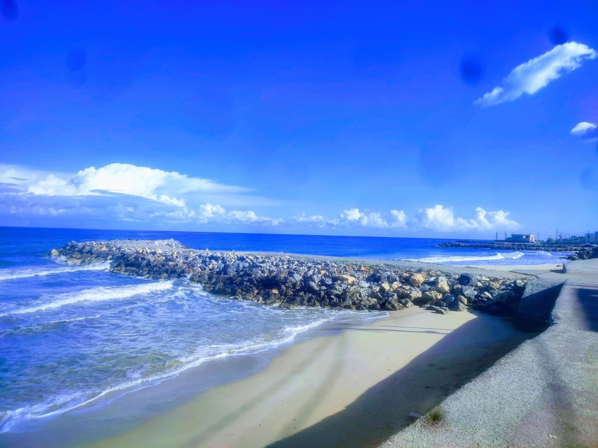 Niros Beachfront Aparthotel Kokkini Hani エクステリア 写真