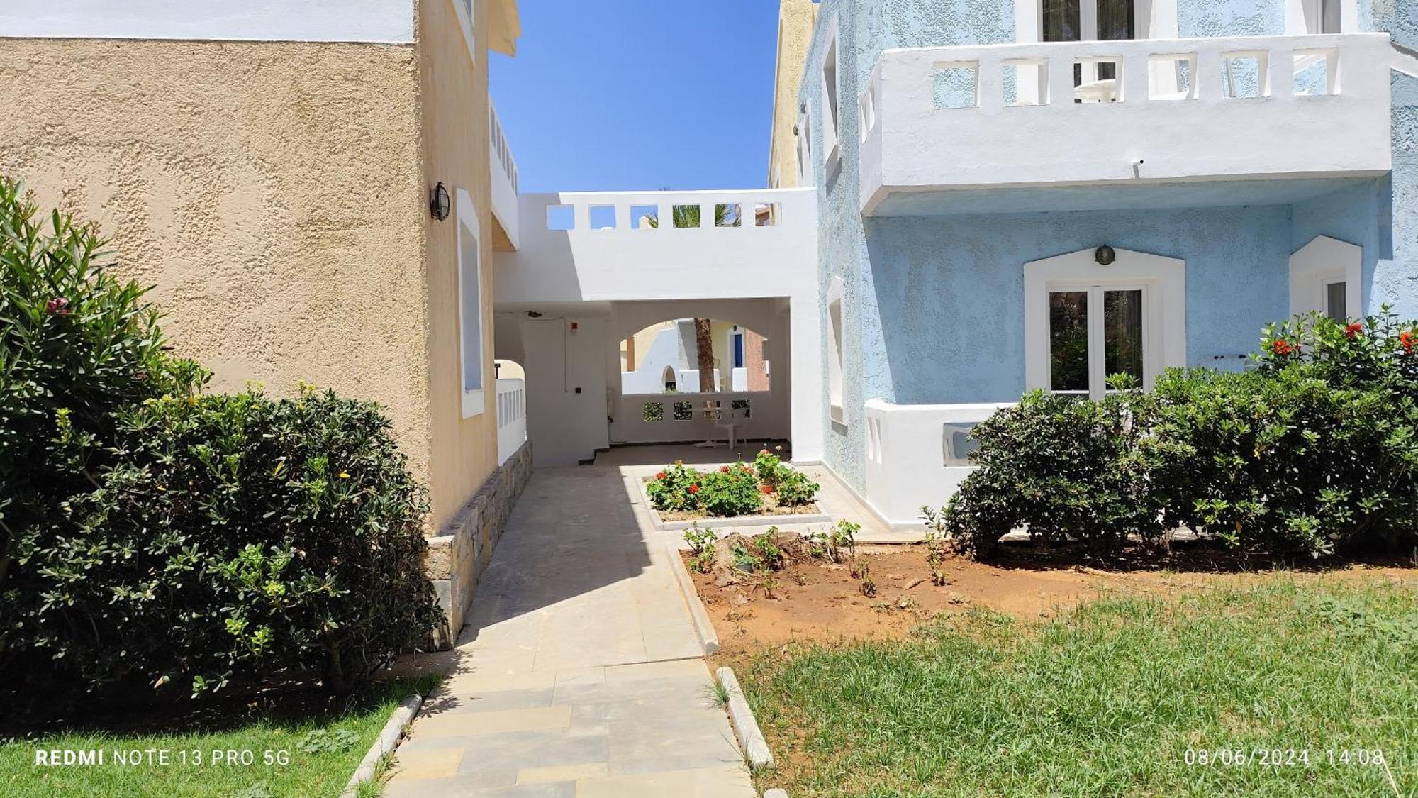 Niros Beachfront Aparthotel Kokkini Hani エクステリア 写真